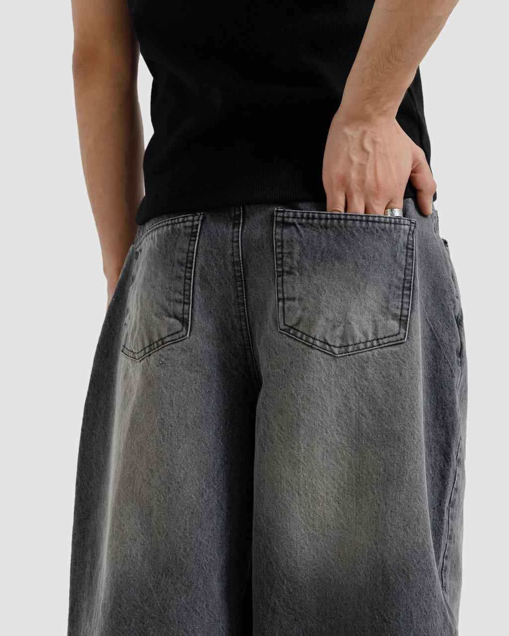 Classic Baggy Jeans - Streetwear Denim